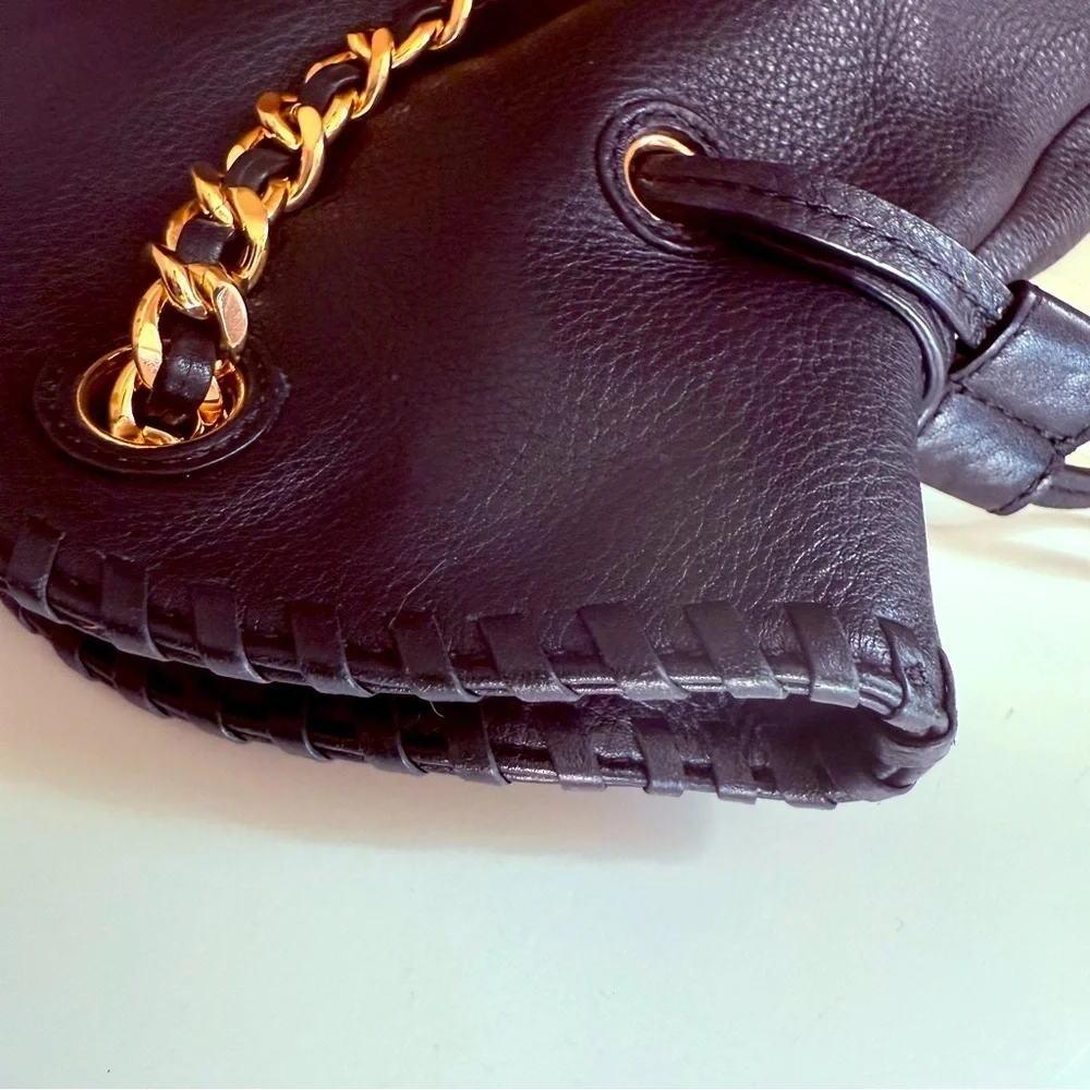 Tory Burch Marion East West in Black Pebbled Leather Bag